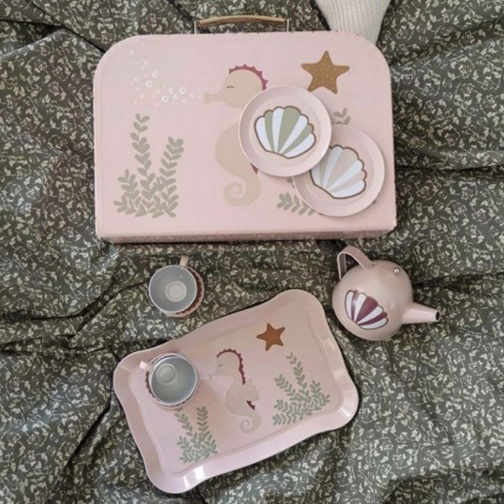 JaBaDaBaDo Set za čaj od metala - Morski konjić3 JaBaDaBaDo-Set-za-caj-od-metala-Morski-konjic3