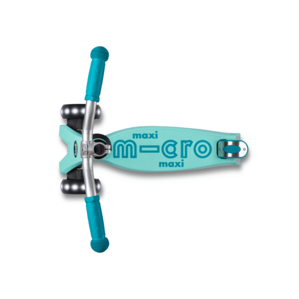 Maxi Micro Deluxe Pro LED Vibrant Blue romobil3 1